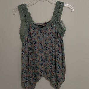 Rue21 Floral sleeveless top with Lace Straps~ perfect for under jacket-~Sz Small